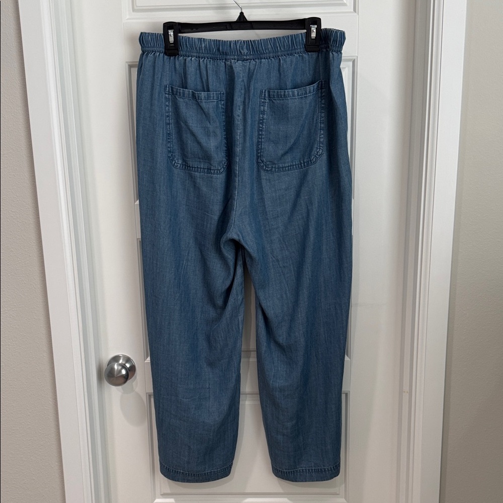 Splendid Capri Pants - Picture 2 of 5